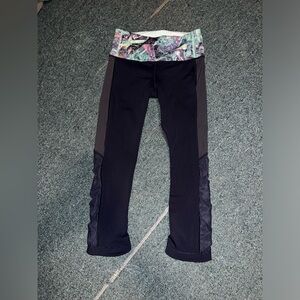 Lululemon • Navy Tropical Crop Leggings